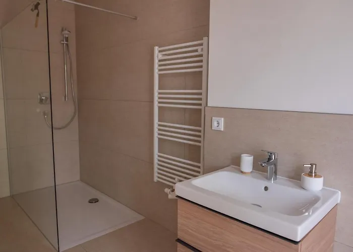 Vierseitenhof * Burg