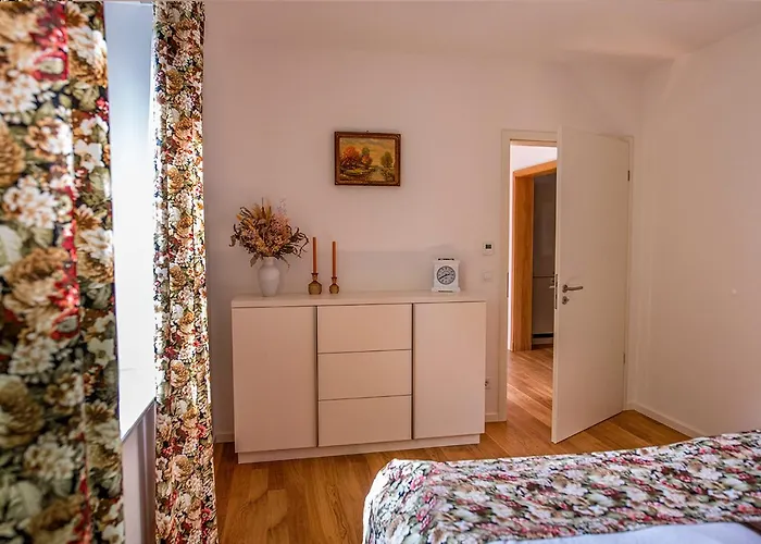 Vierseitenhof * Burg